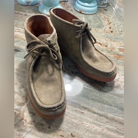 Hush Puppies Other - Hush Puppies Men's Bridgeport 2 Chukka Boots in taupe suede - size 7.5